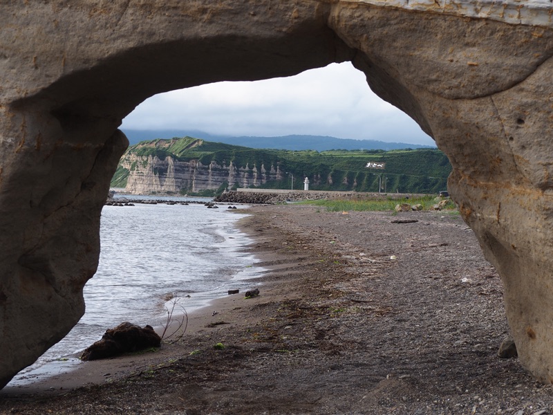 白い海岸線が美しい滝瀬海岸 くぐり岩 シラフラ あれdo これdo 北海道