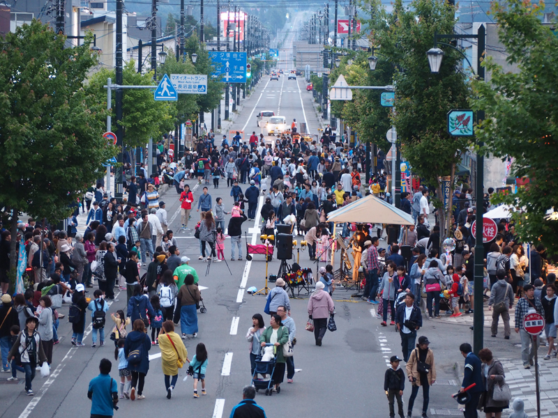 長沼町夕やけ市 街全体が縁日 飲んで食べて楽しもう あれdo これdo 北海道