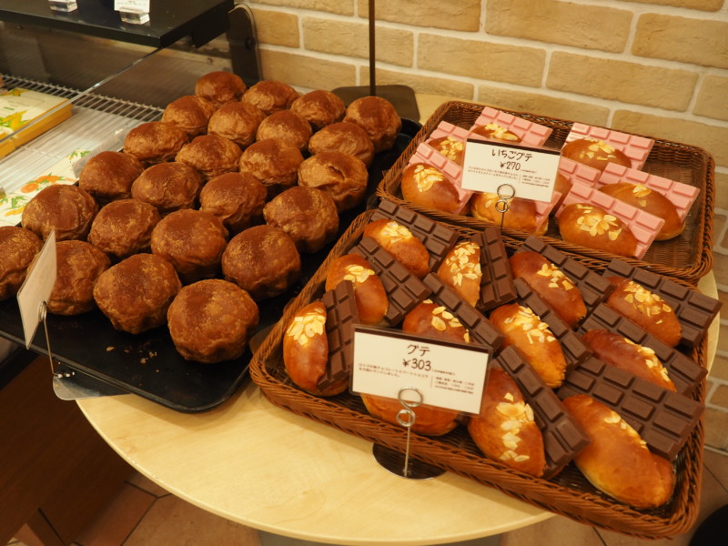 ロイズあいの里公園店で焼きたてパンとローズガーデンを堪能 あれdo これdo 北海道