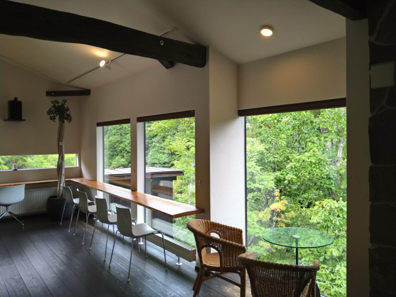 カフェ崖の上 は定山渓にある絶景自慢のおしゃれカフェ あれdo これdo 北海道